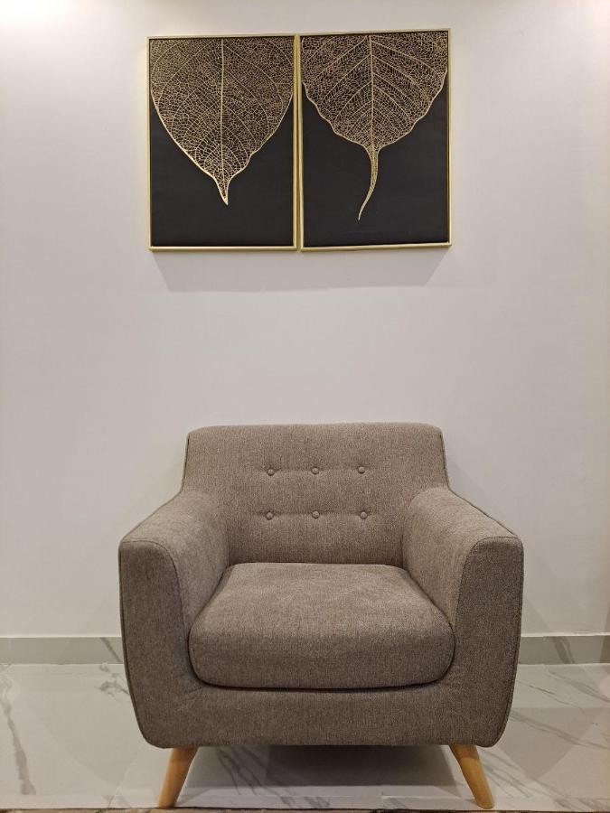 Golden Dahlia Fintas Aparthotel Kuwait City ภายนอก รูปภาพ