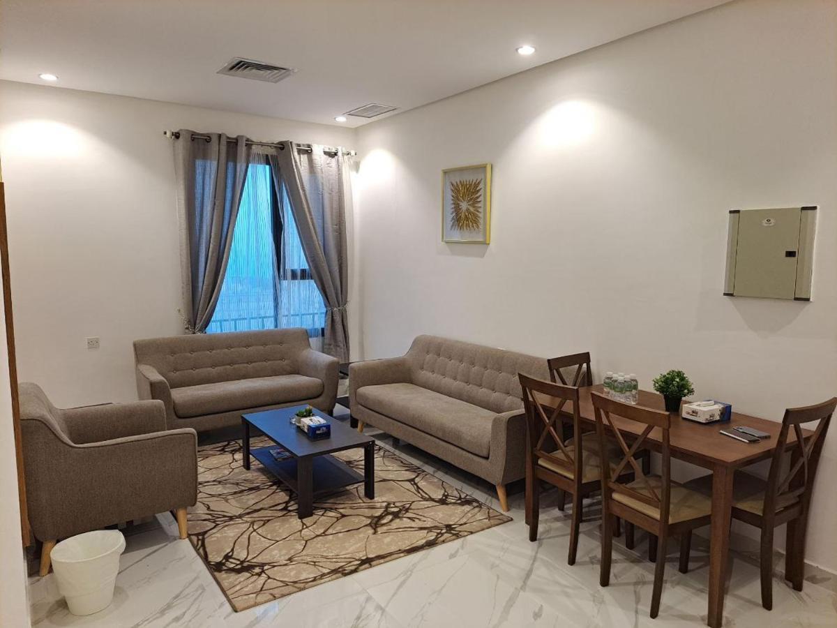 Golden Dahlia Fintas Aparthotel Kuwait City ภายนอก รูปภาพ