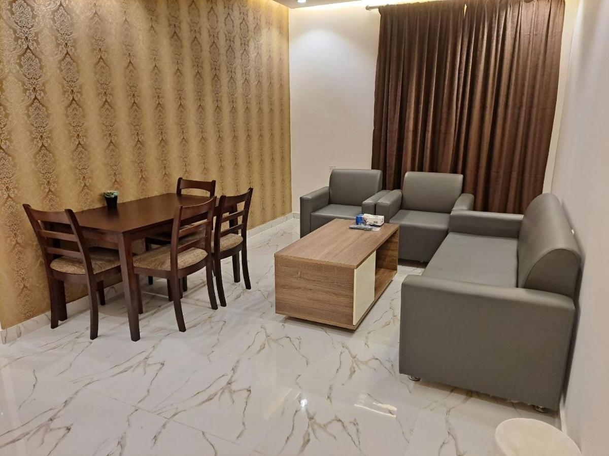 Golden Dahlia Fintas Aparthotel Kuwait City ภายนอก รูปภาพ