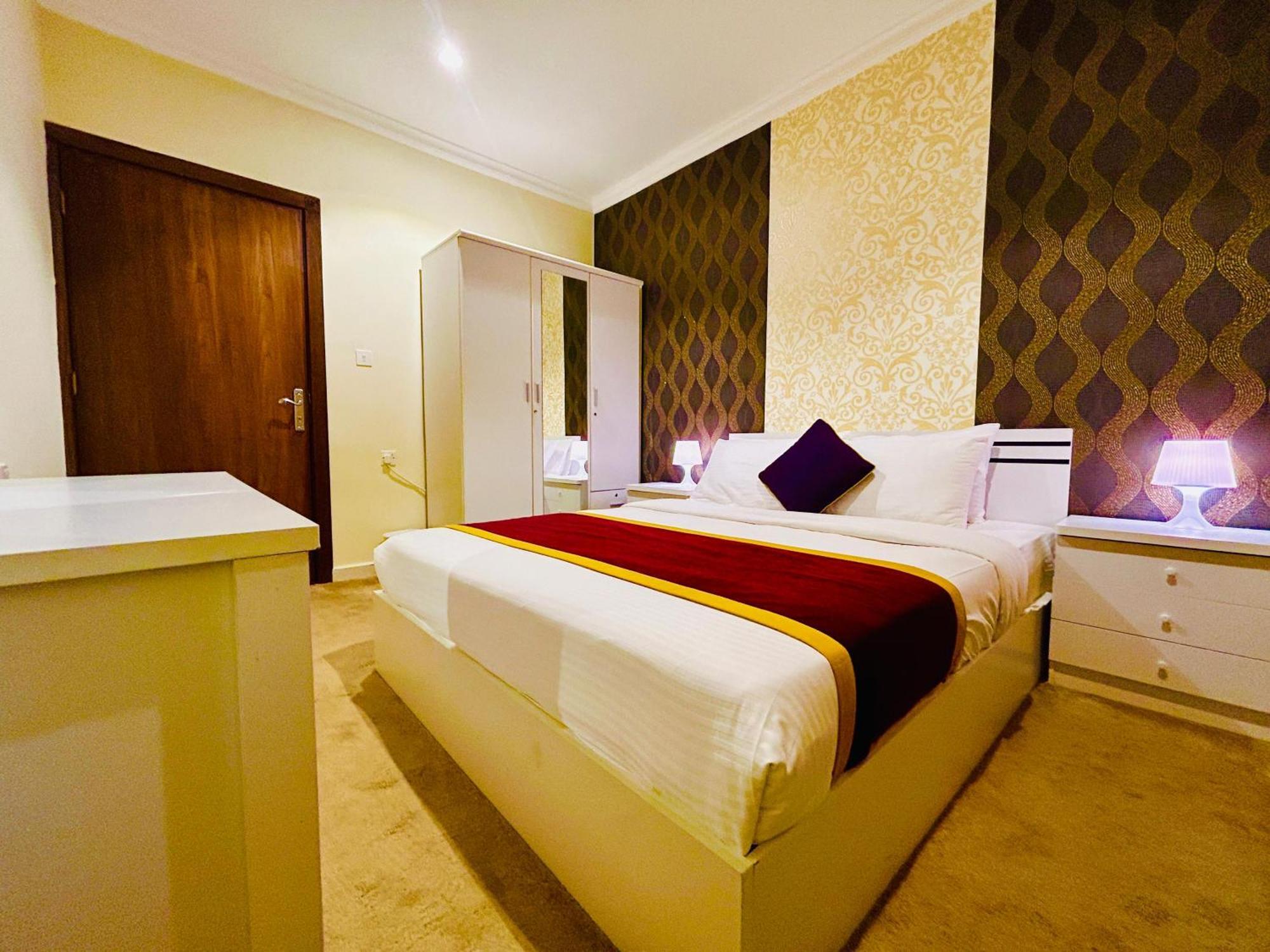 Golden Dahlia Fintas Aparthotel Kuwait City ภายนอก รูปภาพ