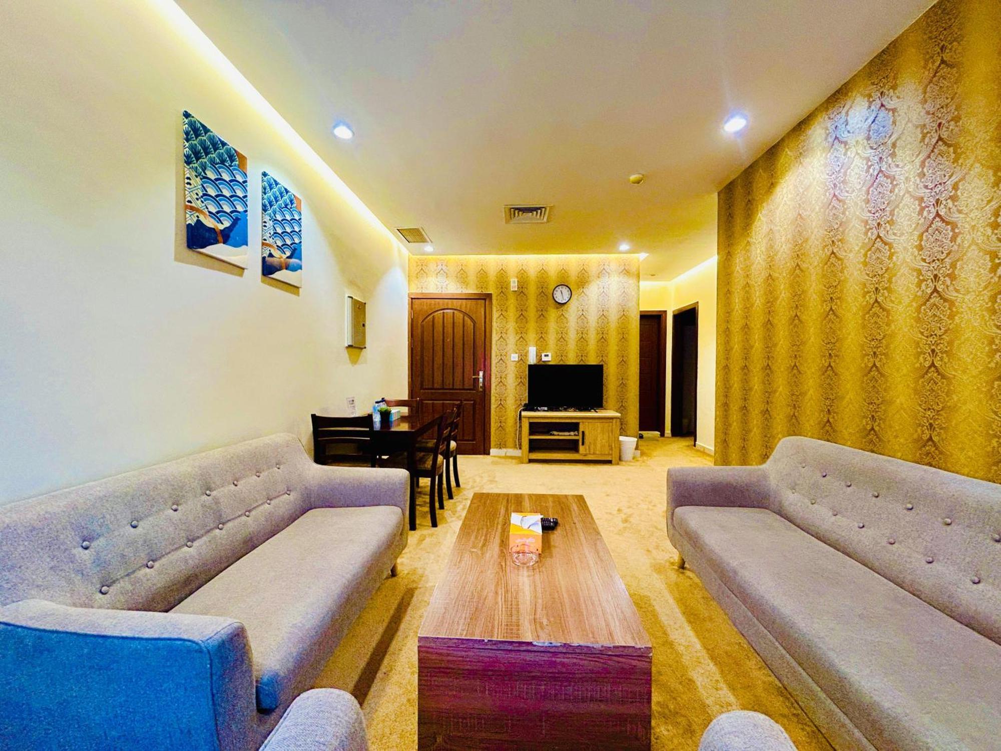 Golden Dahlia Fintas Aparthotel Kuwait City ภายนอก รูปภาพ