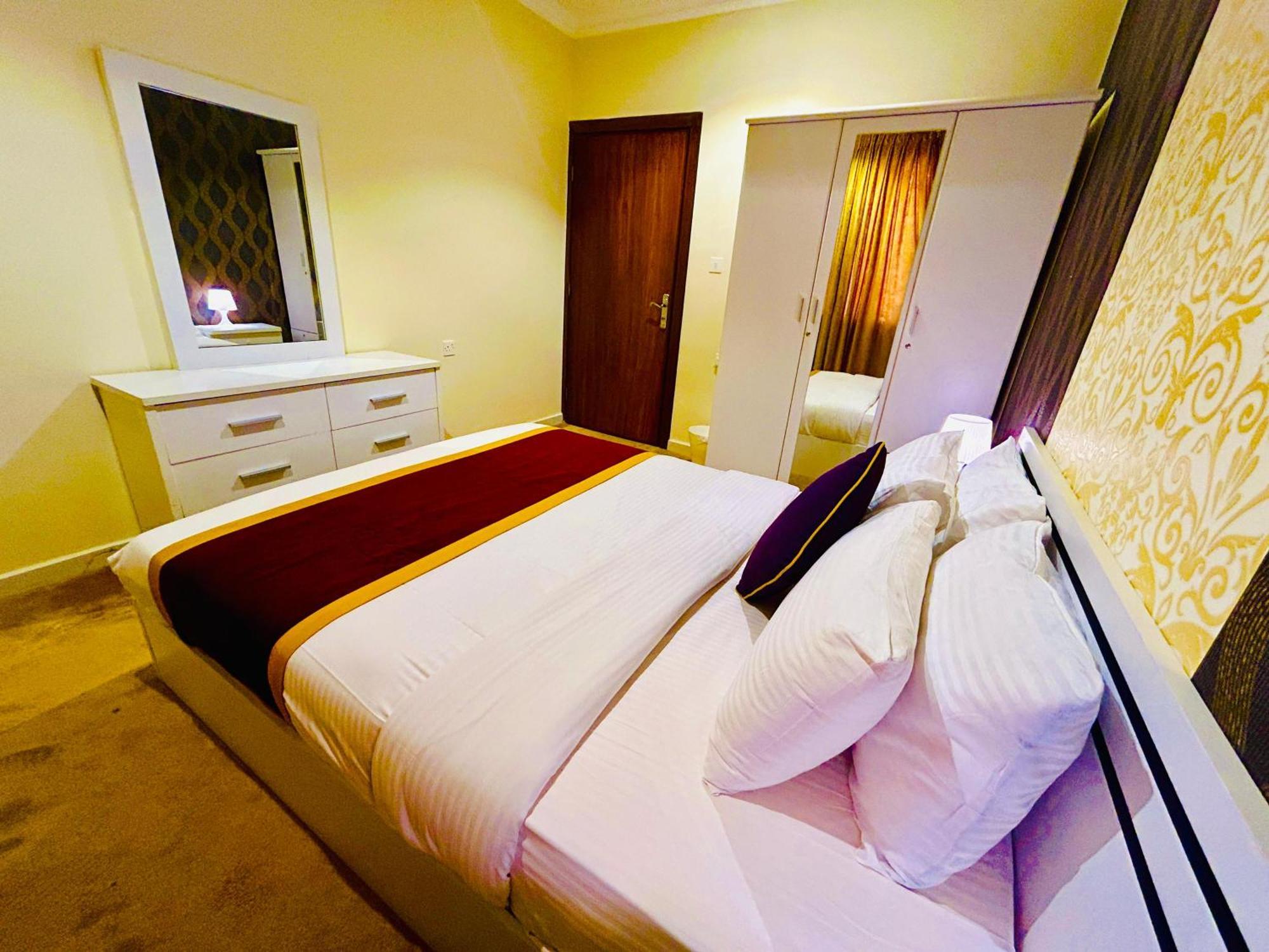 Golden Dahlia Fintas Aparthotel Kuwait City ภายนอก รูปภาพ