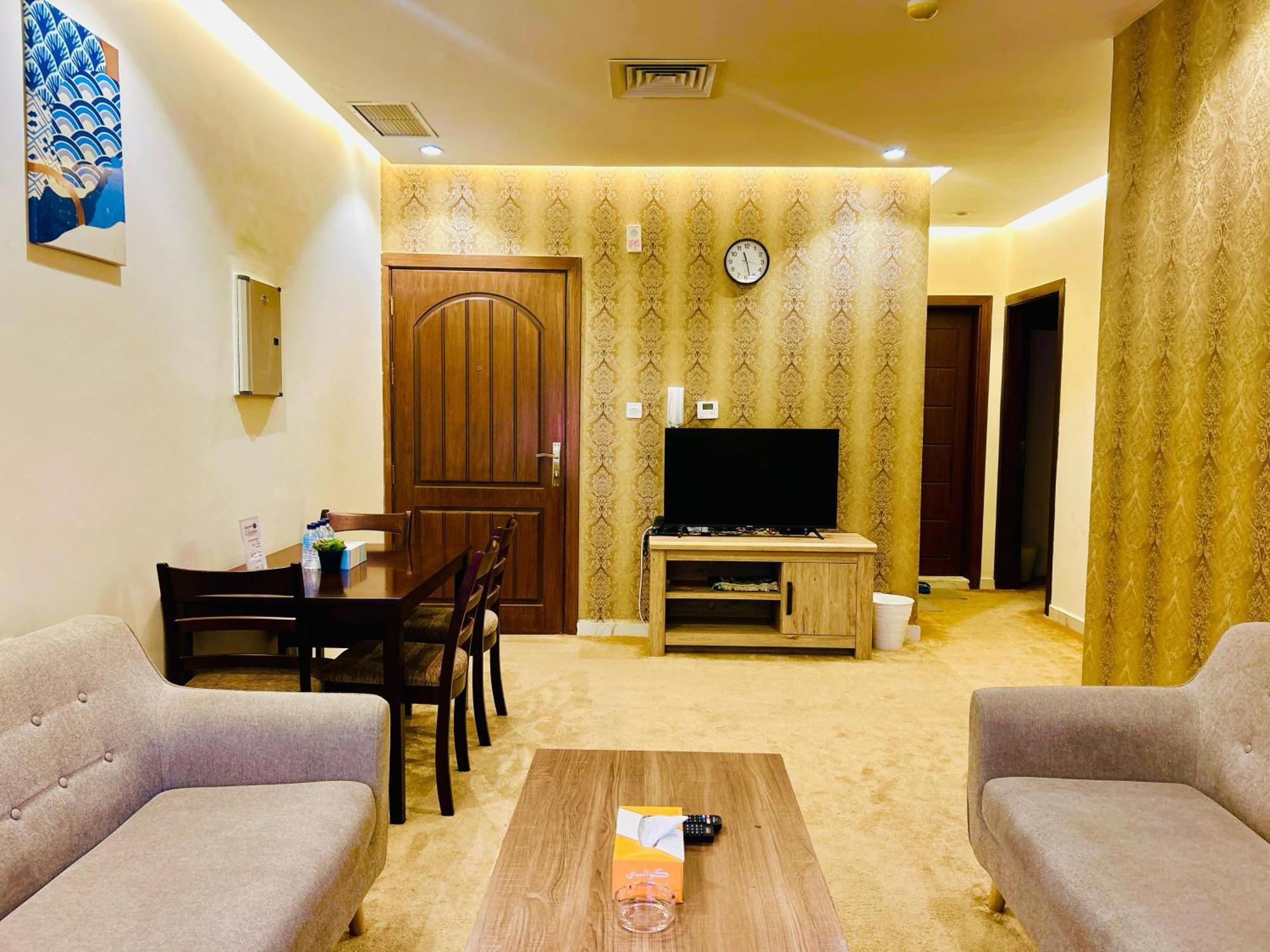 Golden Dahlia Fintas Aparthotel Kuwait City ภายนอก รูปภาพ